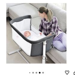 LIKE NEW Bassinet