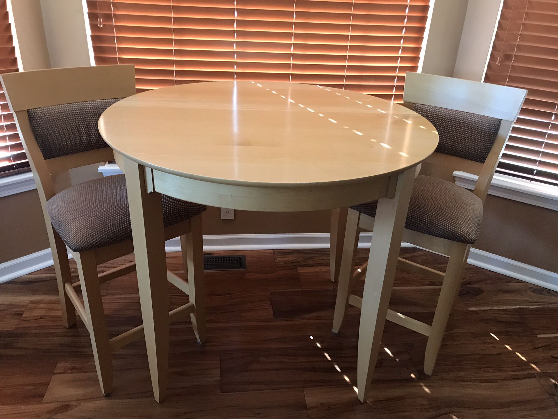 Round kitchen table and 2 chairs. Pub height. Excellent quality - solid Maple
