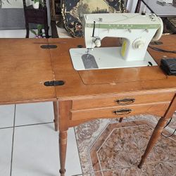 Vintage Singer Fashion Mate Model 252 with table, the table is 24"W, 18"D 31"H When the table is open, total long is 48"