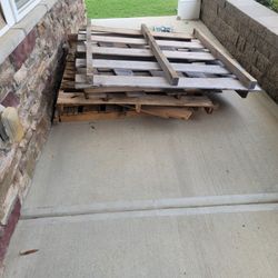 Free Oversized Landscaping Pallets