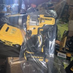Dewalt Hammer Drill Brand New Comes With A 5.0 Battery And Charger 