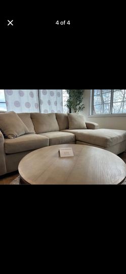 F.F.D🚚⚡️ Ashley Two Piece Sectional w/ Reversible Chaise - Mint Condition❗️(Retails $1600)
