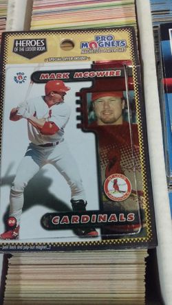 Hundreds of baseball cards and football cards