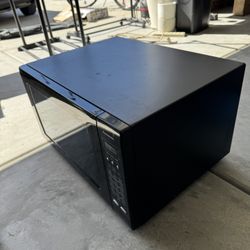 Panasonic Large 2.2 Cu Ft Microwave Oven