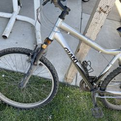 Giant Aluxx 60000 Series Mountain Bike 