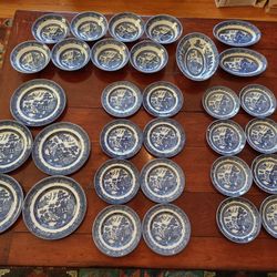 Blue Willow Pattern Dishes Lot of 32 PC. 