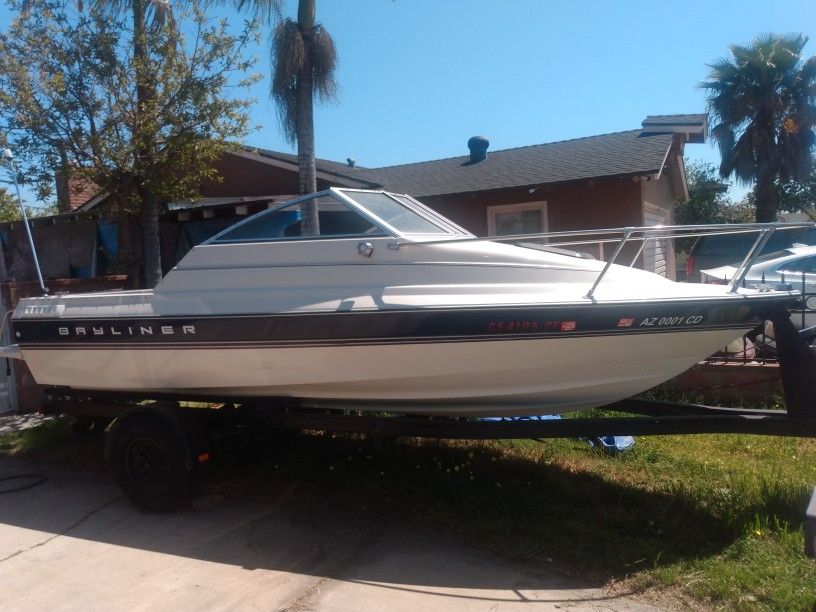 1998 Bayliner 1950 cuddy