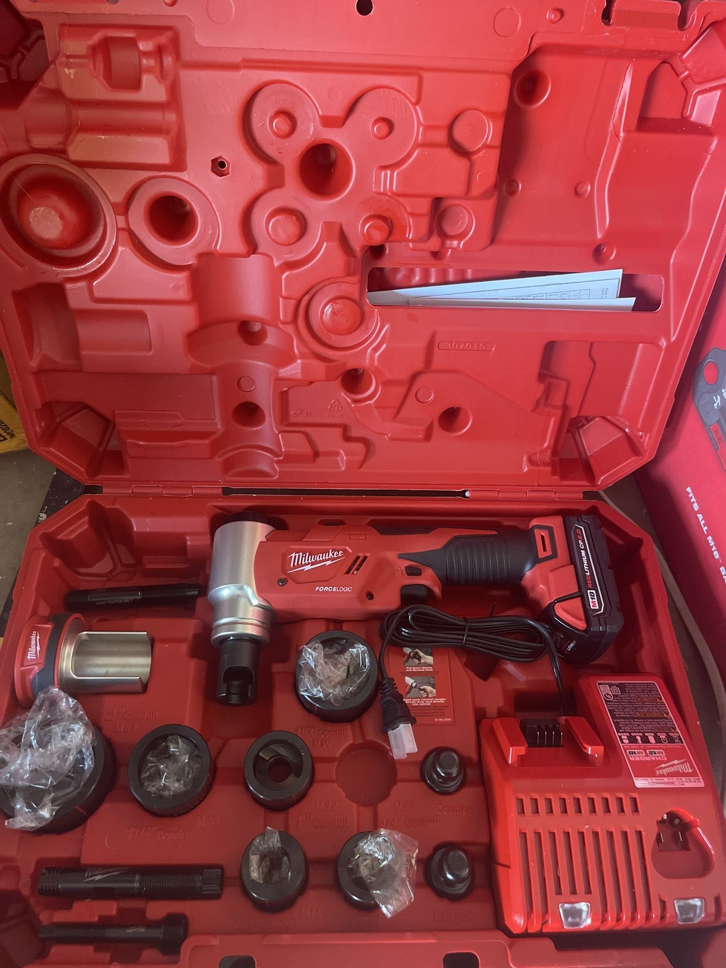 Milwaukee Ton Knockout Tool