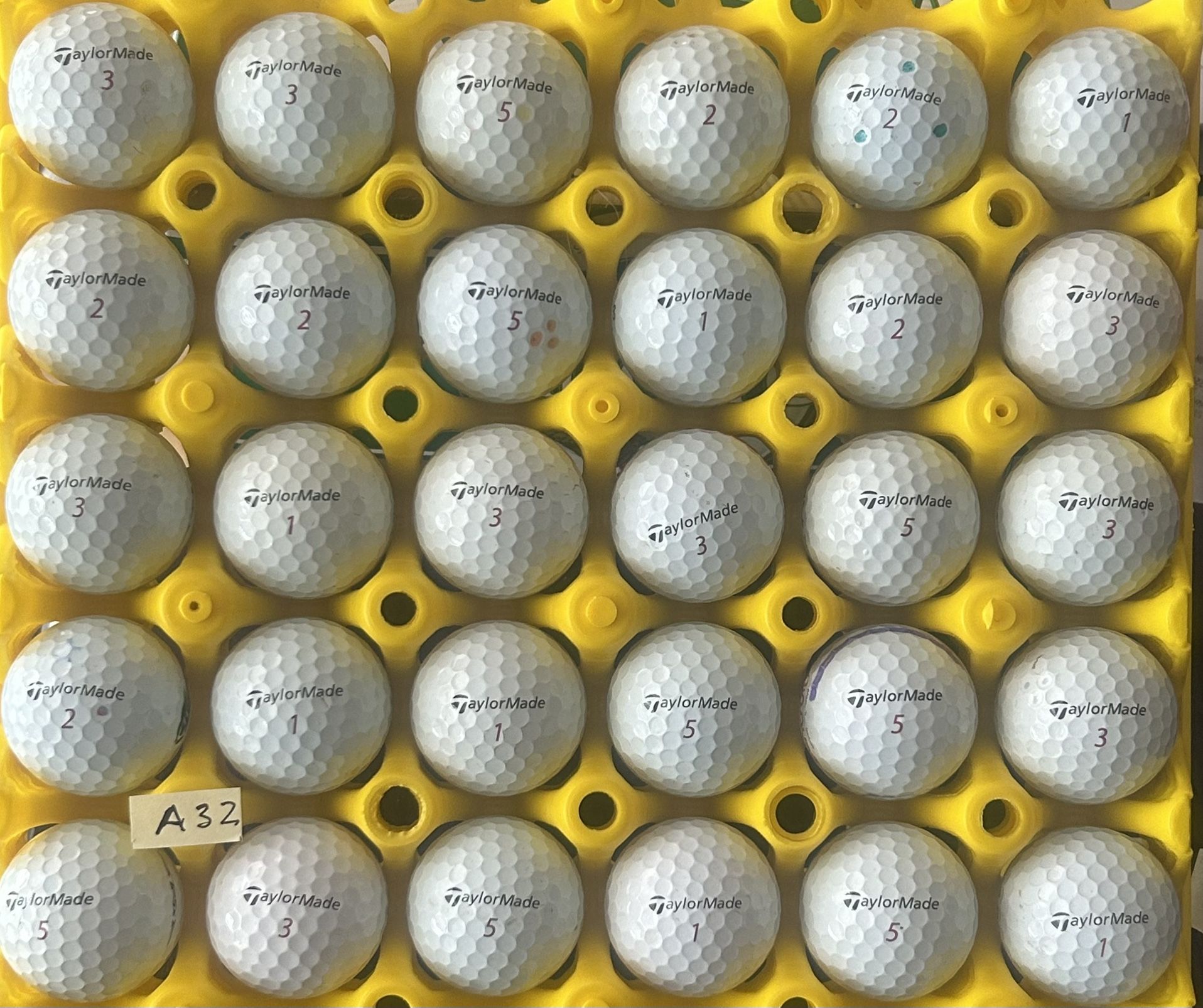 30 TaylorMade TP5X White Gold Balls Mixed Grade Lot A32