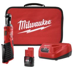 Milwaukee Ratchet With 1 Battery And Charger
