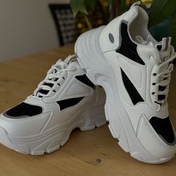 White sneakers chunky style Size 8.5