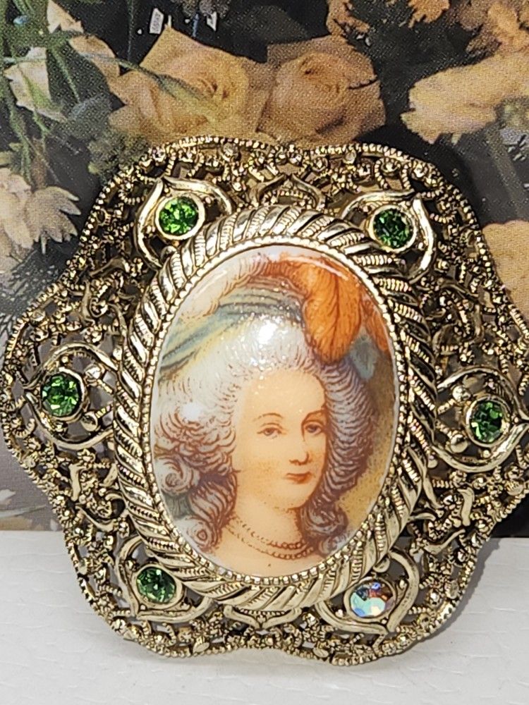 #1577 VINTAGE WESTERN GERMANY PORTRAIT HAND PAINTED, BROOCH
