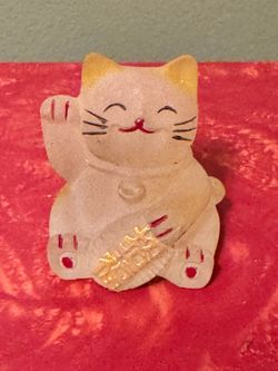 Vintage-Style Frosted Lucky Cat Maneki-Neko Figurine – Gold Accents, Good Fortune Charm 🐱✨