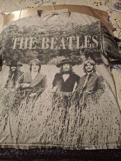 XL Beatles T-Shirt Has Small Slits On Neck