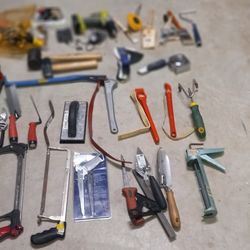 EVERYTHING IN THE PICTURES (last 4 pictures) 15$