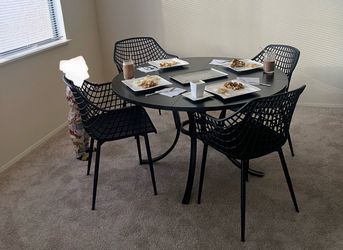 Round Dining table & 4 chairs
