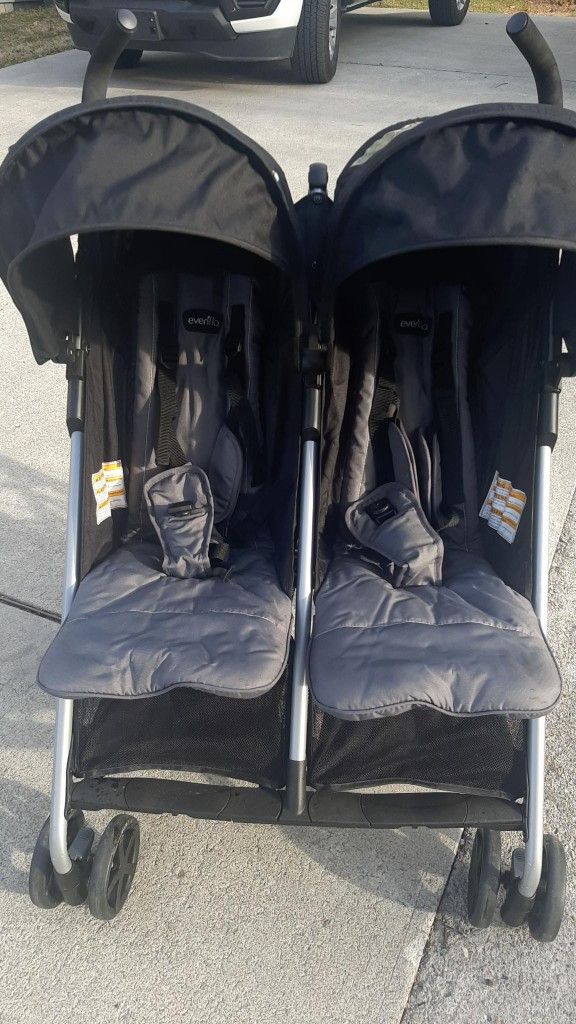 Evenflo Twin Umbrella Stroller