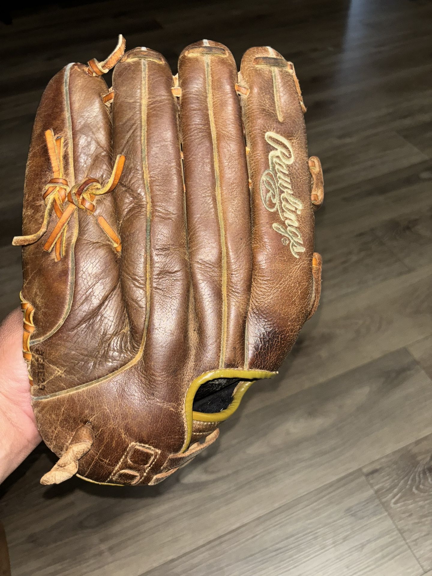 Softball Glove. Ready To Play . 14” Size. In Good Condition