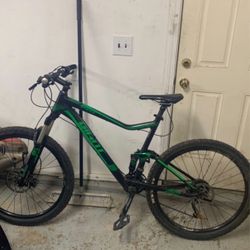 Giant Stance Mountain Bike XL. Full Suspension 27.5 