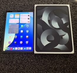 iPad Air 5th Generation (M1) 64 GB in Space Gray