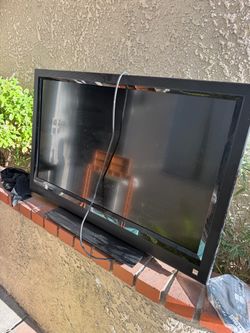 Flat Screen TV with remote 40”