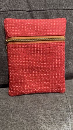 Zippered kindle sleeve