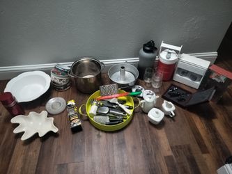 Bundle of kitchen dishes