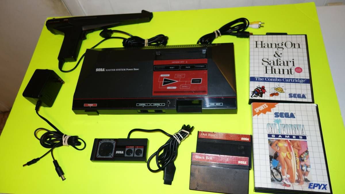 Sega master system with four classic games & Gun & one controller