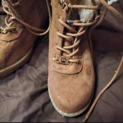 MICHAEL KORS GIRLS SNOW BOOTS SIZE 13 NEVER WORN