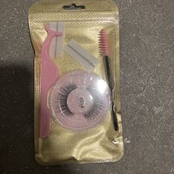 New False Eyelash Kit – Includes Lashes, Applicator & Brush