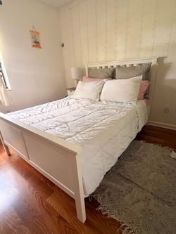 Bed frame/white/full