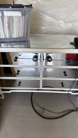 Mirrored dresser