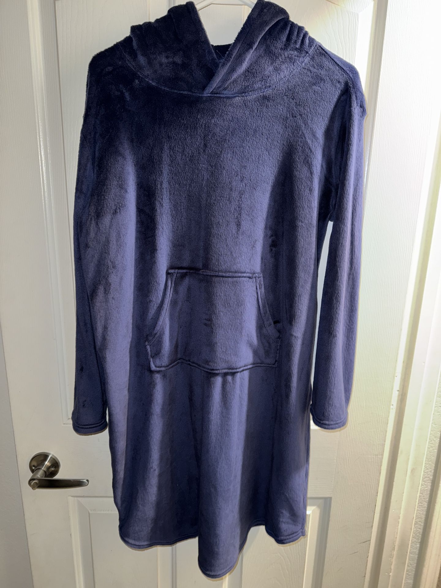 Women’s Size Small/Medium Navy Soft Robe