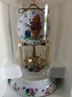 Winnie the pooh Anniversary clock