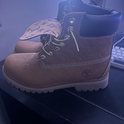 LOUIS VUITTON TIMBERLAND SIZE 10