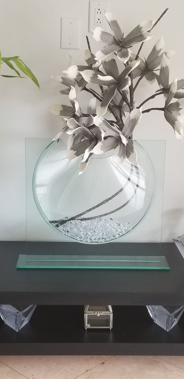 Ellipse vase from Z gallery. Only the vase. for Sale in Fort Lauderdale