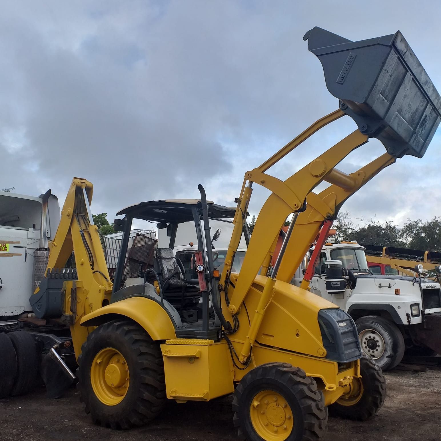 2009 Komatsu WB140-2N