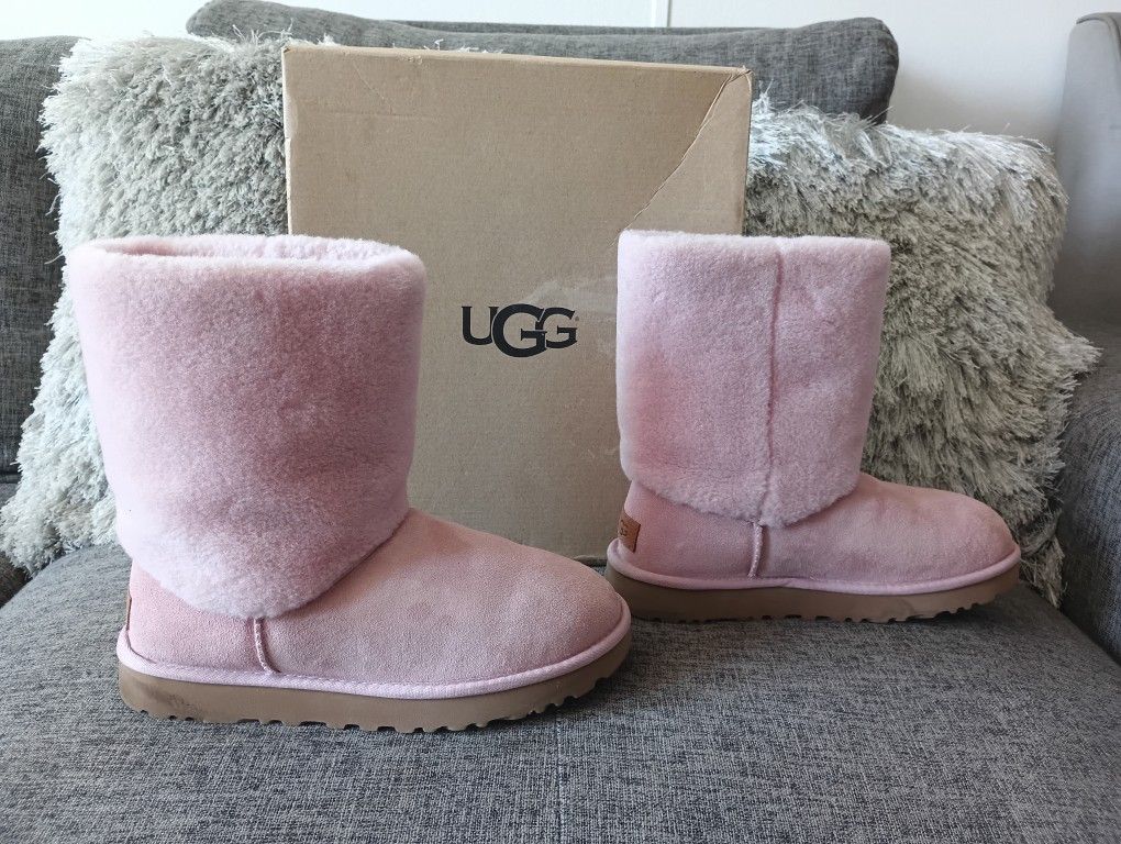 UGG Classic Short II Sherpa Cuff Suede Boot size 8 for women 