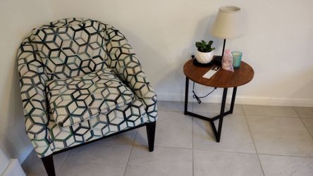 Set de Sillón Moderno y Mesa Auxiliar