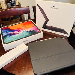 iPad Pro 12.9” 256 GB With Magic Keyboard And Apple Pencil And Original Boxes