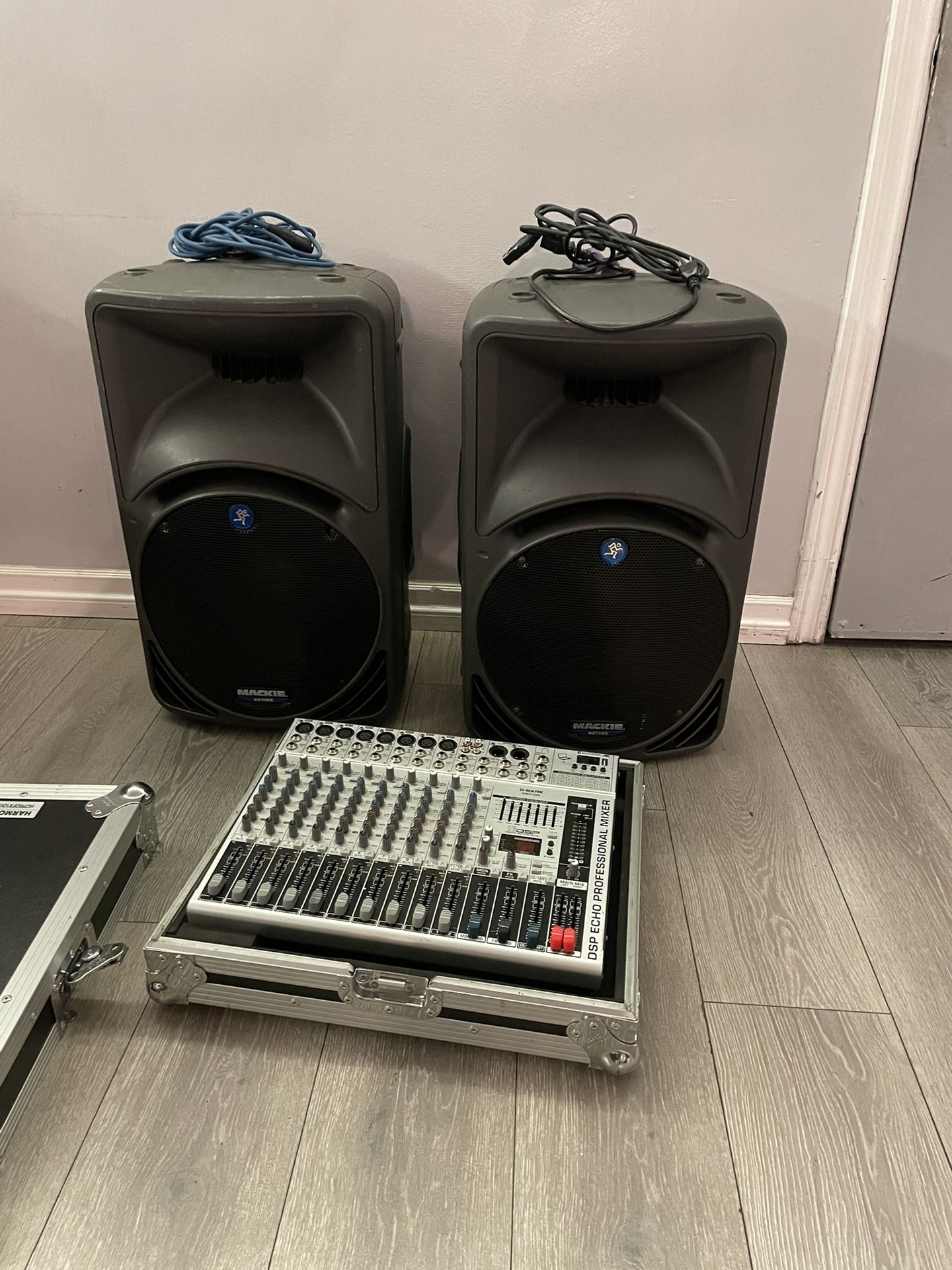 MACKIE SRM-450 SPEAKERS AND DSP ECHO PROFESSIONAL MIXER