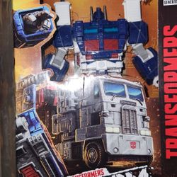 Transformers WFC Kingdom Leader Class Ultra Magnus 