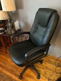 Office Chair -Like New