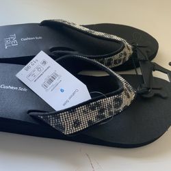 Ladies Size 9 Cute Sparkly Flip Flops 3 Pairs For 20. *****yes They Are Available *****