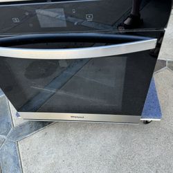 NEW WHIRLPOOL 24”SINGLE ELECTRIC CONVECTION. SMART. WALL OVEN. 