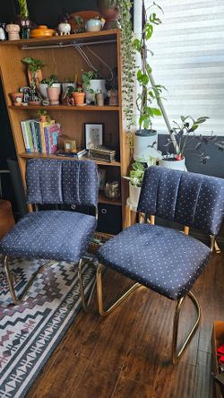 2 Vintage cantilever chairs