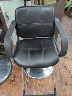Barber chair for sale no rent no tears in good shape $35