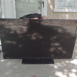 52" Emerson TV Works Great! 