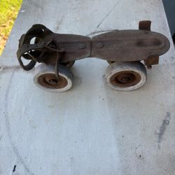 Vintage Metal Adjustable Roller Skate