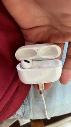 Apple Air Pod With Case And Charger 